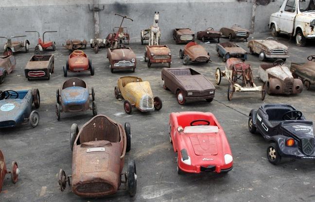 Une fabuleuse collection de voitures retrouvée dans une grange dans les  Deux-Sèvres