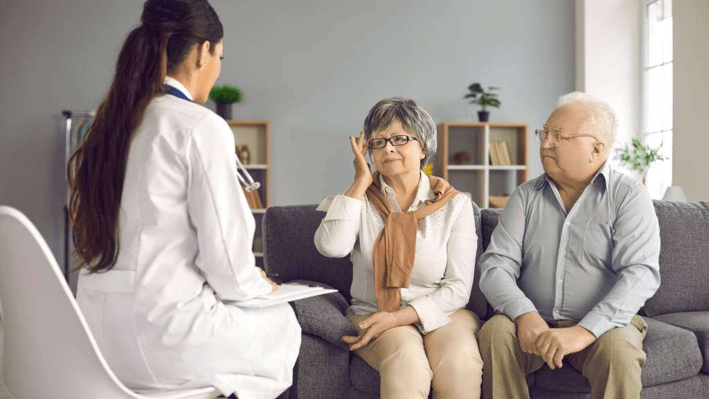 Une personne agée passant une visite médicale